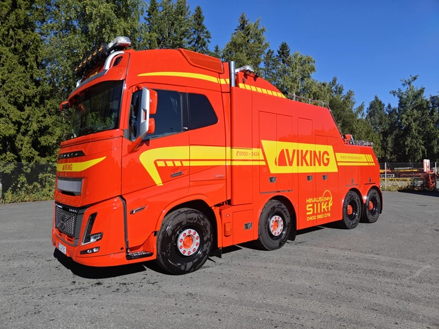 Hinaus24h raskaan kaluston hinausauto Volvo FH16 Aero.